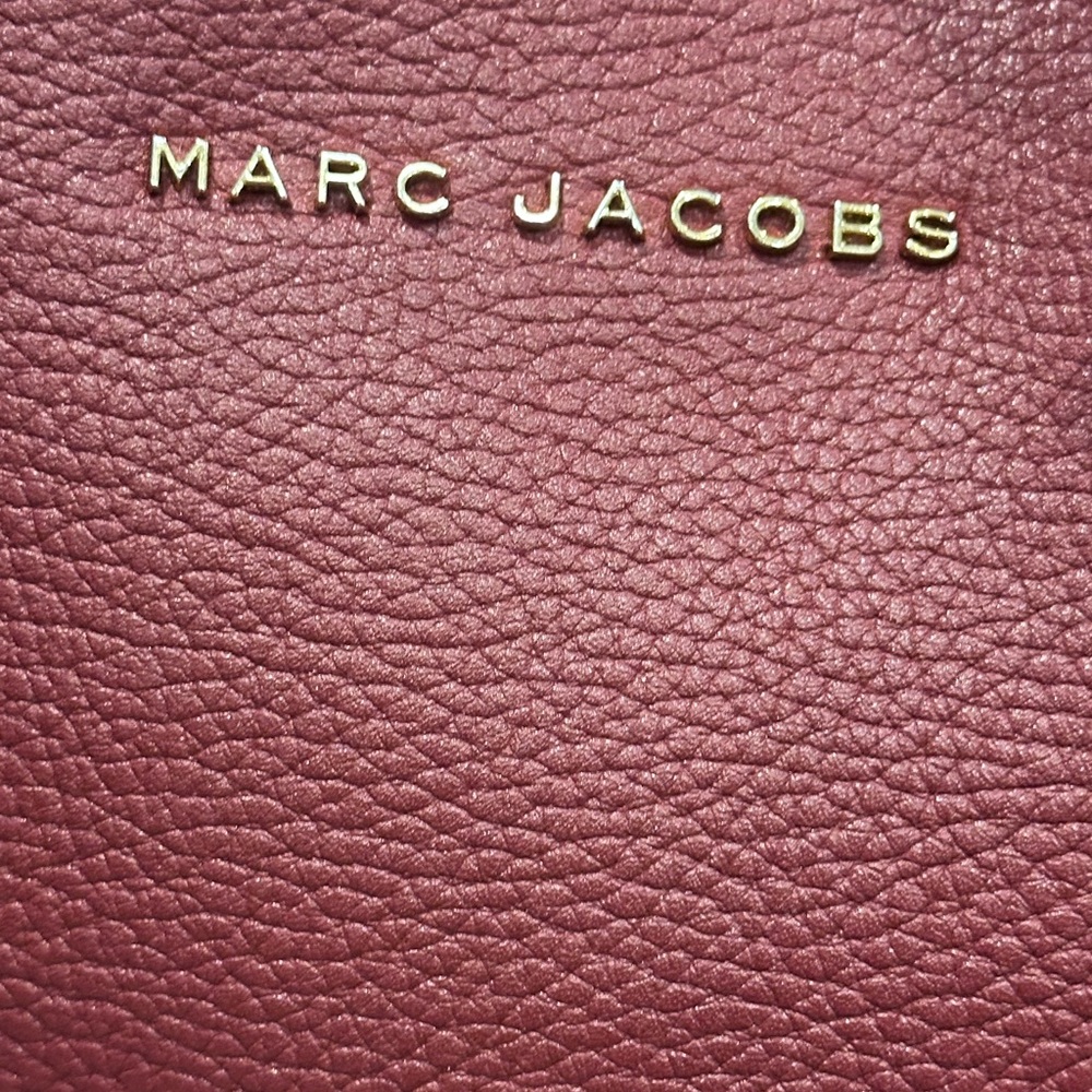 MARC JACOBS The Grind Tote in Burgundy - with lock and key - Picture 8 of 14